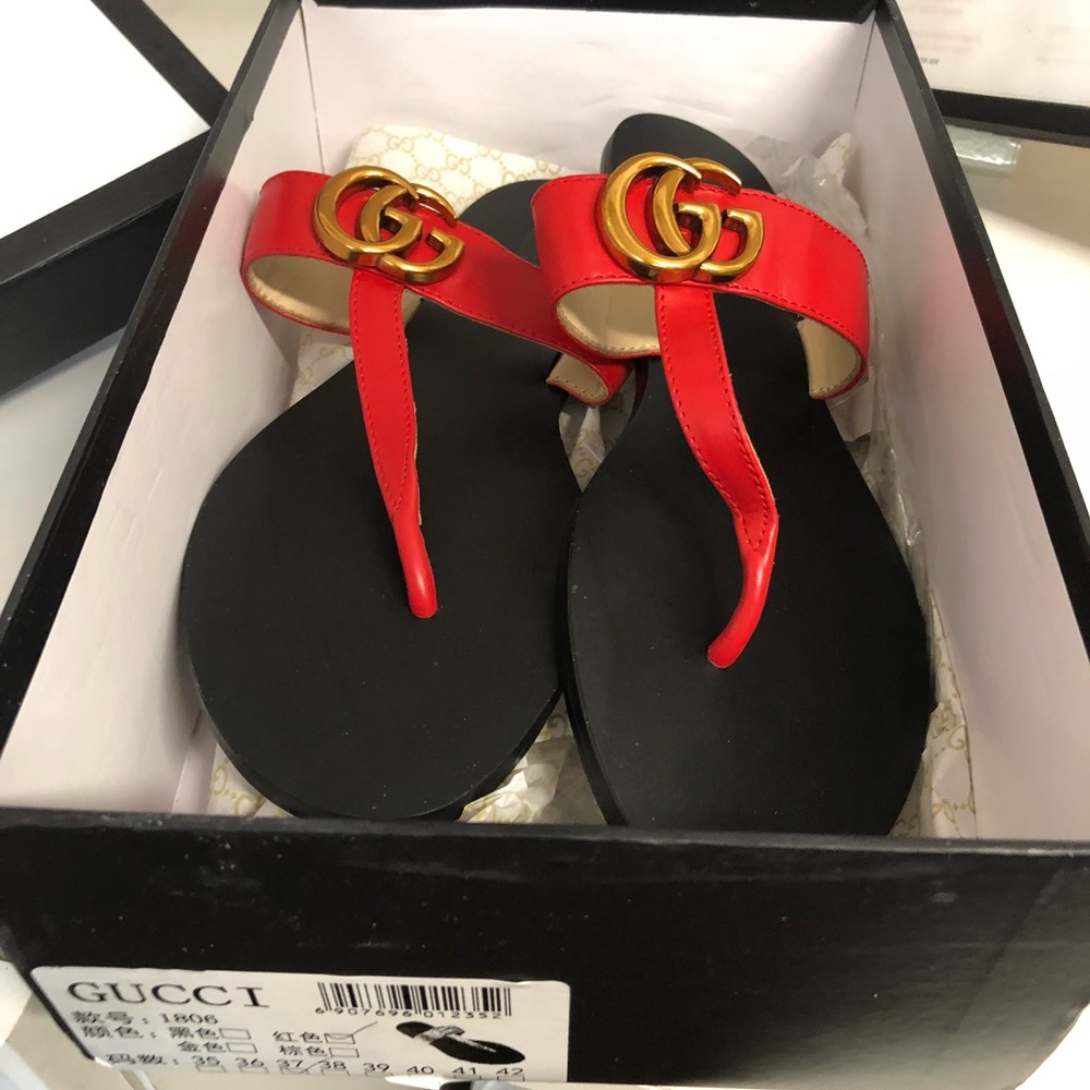GG red sandals